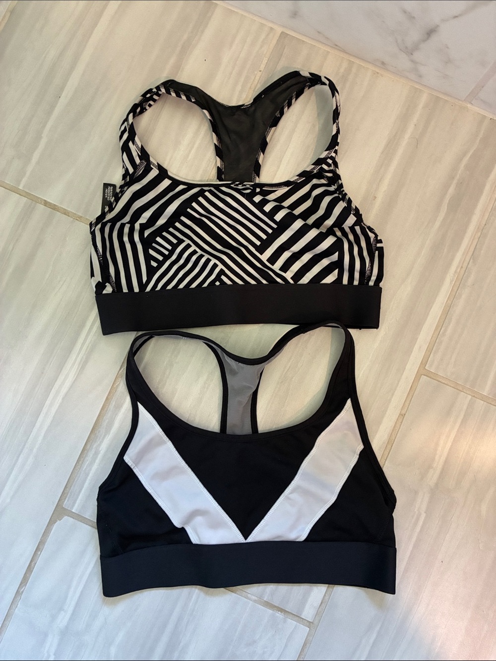 2 Victoria Sport Sports Bras - S